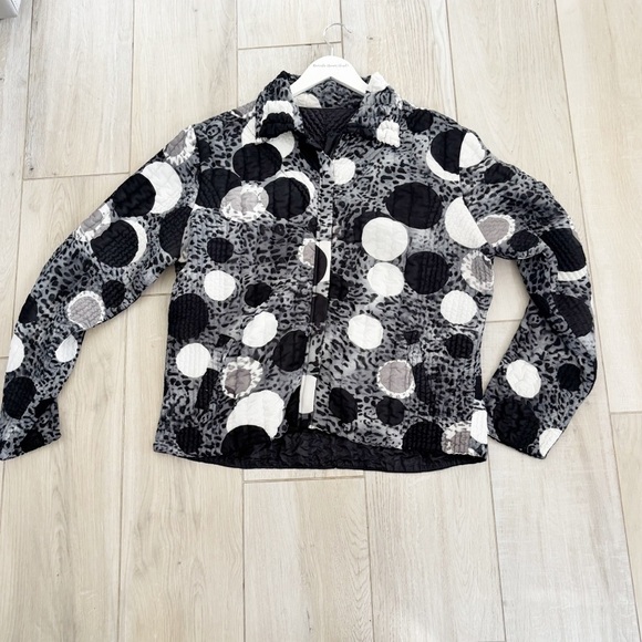 UBU Women’s Black White Print Reversible To Solid Black Textured Jacket Size XL - Picture 1 of 11
